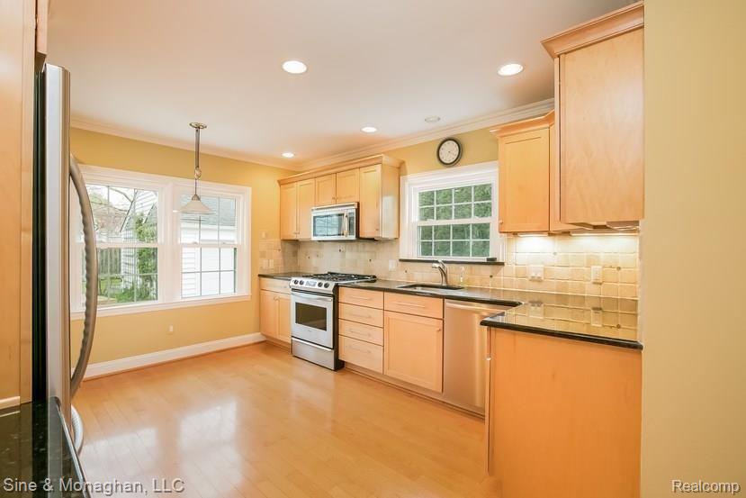 1383 Hawthorne Road Grosse Pointe, MI 48236 - Photo 12 of 40