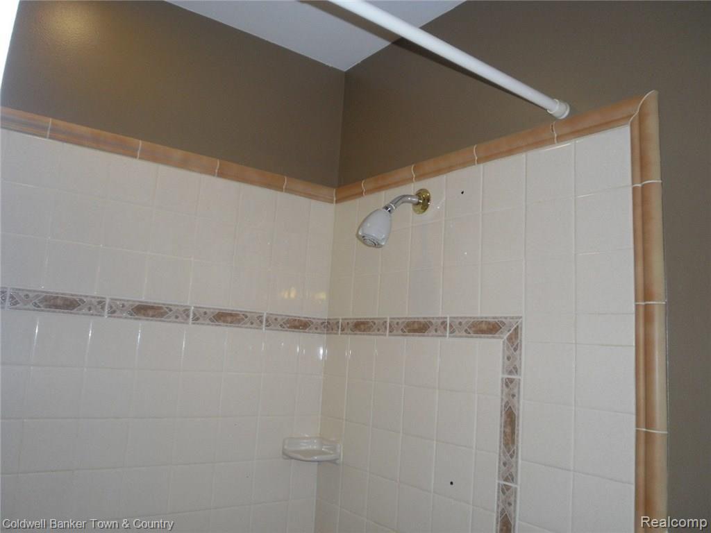 215 Prospect Street Howell, MI 48843 - Photo 38 of 54 prospectfullbath.JPG