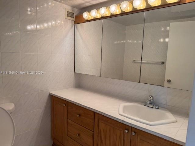 5401 Collins Avenue, Unit 1512 Miami Beach, FL 33140 - Photo 18 of 40 a bathroom with a sink and a mirror