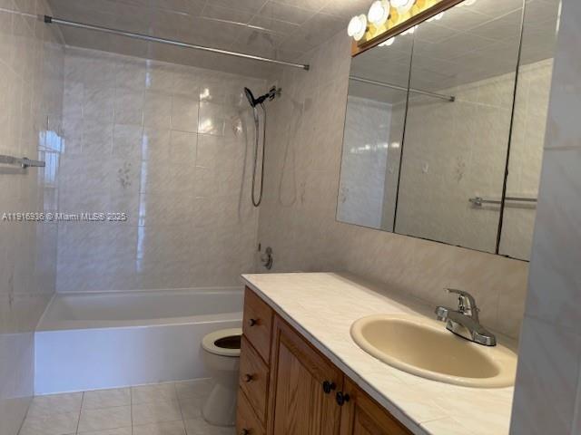 5401 Collins Avenue, Unit 1512 Miami Beach, FL 33140 - Photo 31 of 40 a bathroom with a sink toilet tub and shower