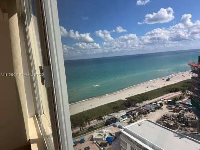 $3,400 | 5401 Collins Avenue, Unit 1512, Miami Beach, FL 33140