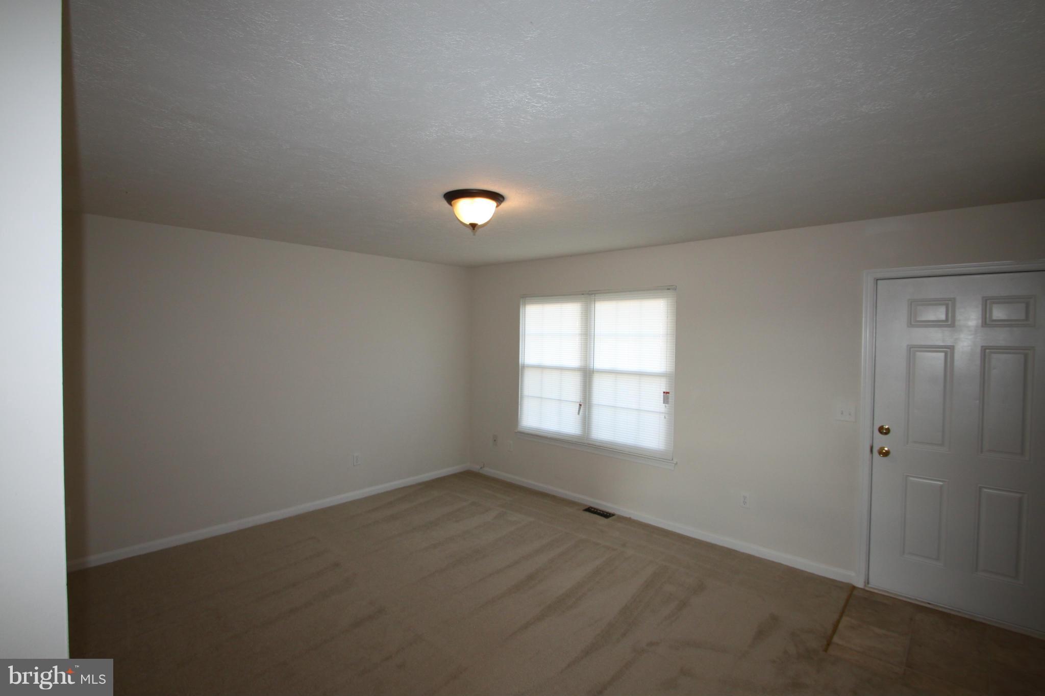 620 Highview Court Culpeper, VA 22701 - Photo 3 of 10 Living Room