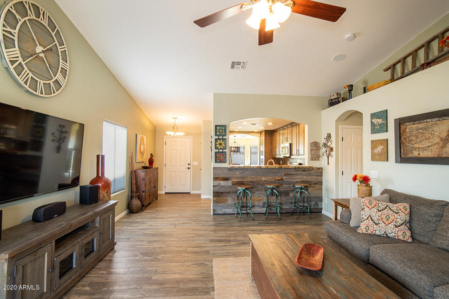 1633 East Beautiful Lane Phoenix, AZ 85042 - Photo 4 of 9 1633 E Beautiful Ln-5