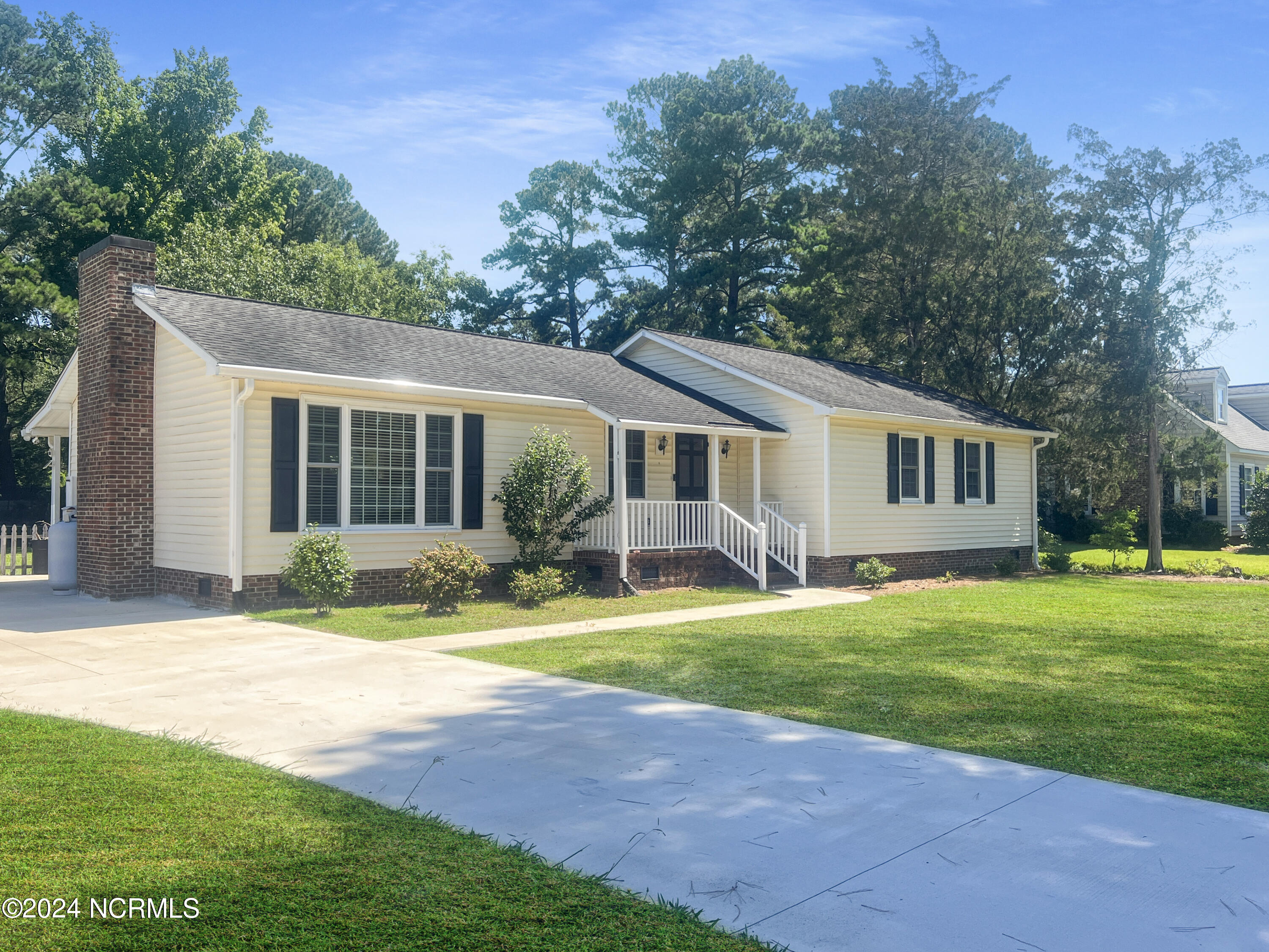 106 Marsh Road Washington, NC 27889 - Photo 1 of 39 Front view