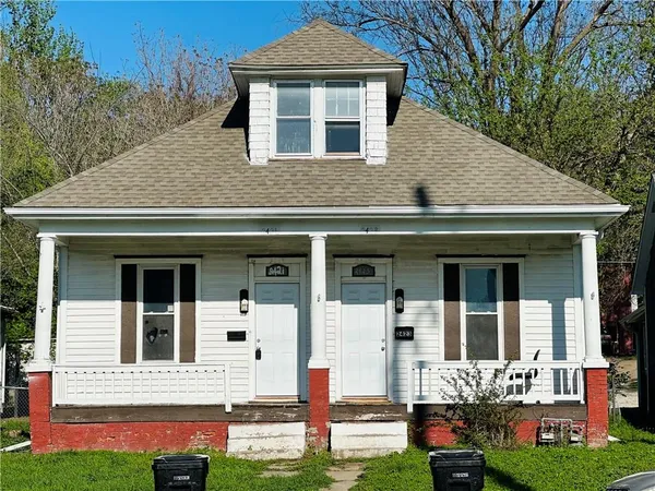 $132,000 | 2421-2423 South 11th Street, St. Joseph, MO 64503