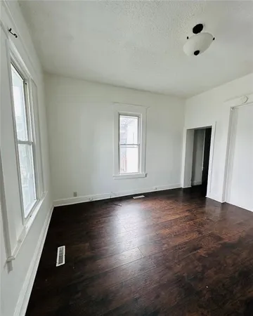 $132,000 | 2421-2423 South 11th Street, St. Joseph, MO 64503