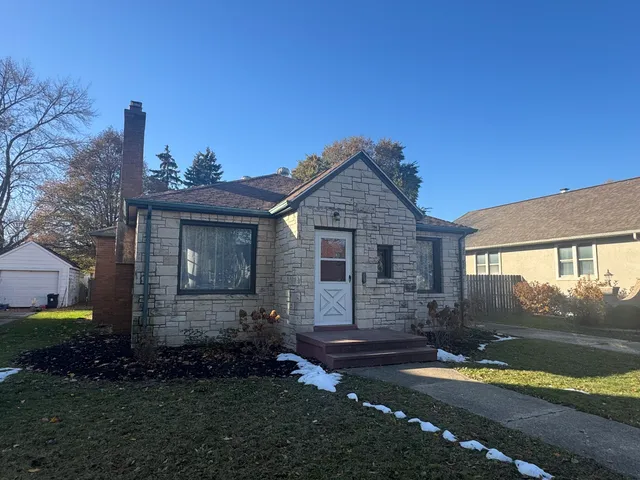 $2,150 | 7706 27th Avenue, Kenosha, WI 53143