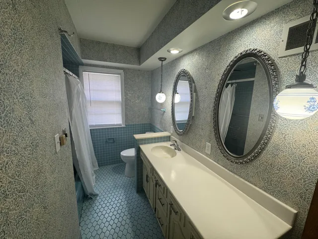 $2,150 | 7706 27th Avenue, Kenosha, WI 53143