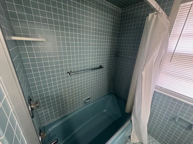 $2,150 | 7706 27th Avenue, Kenosha, WI 53143