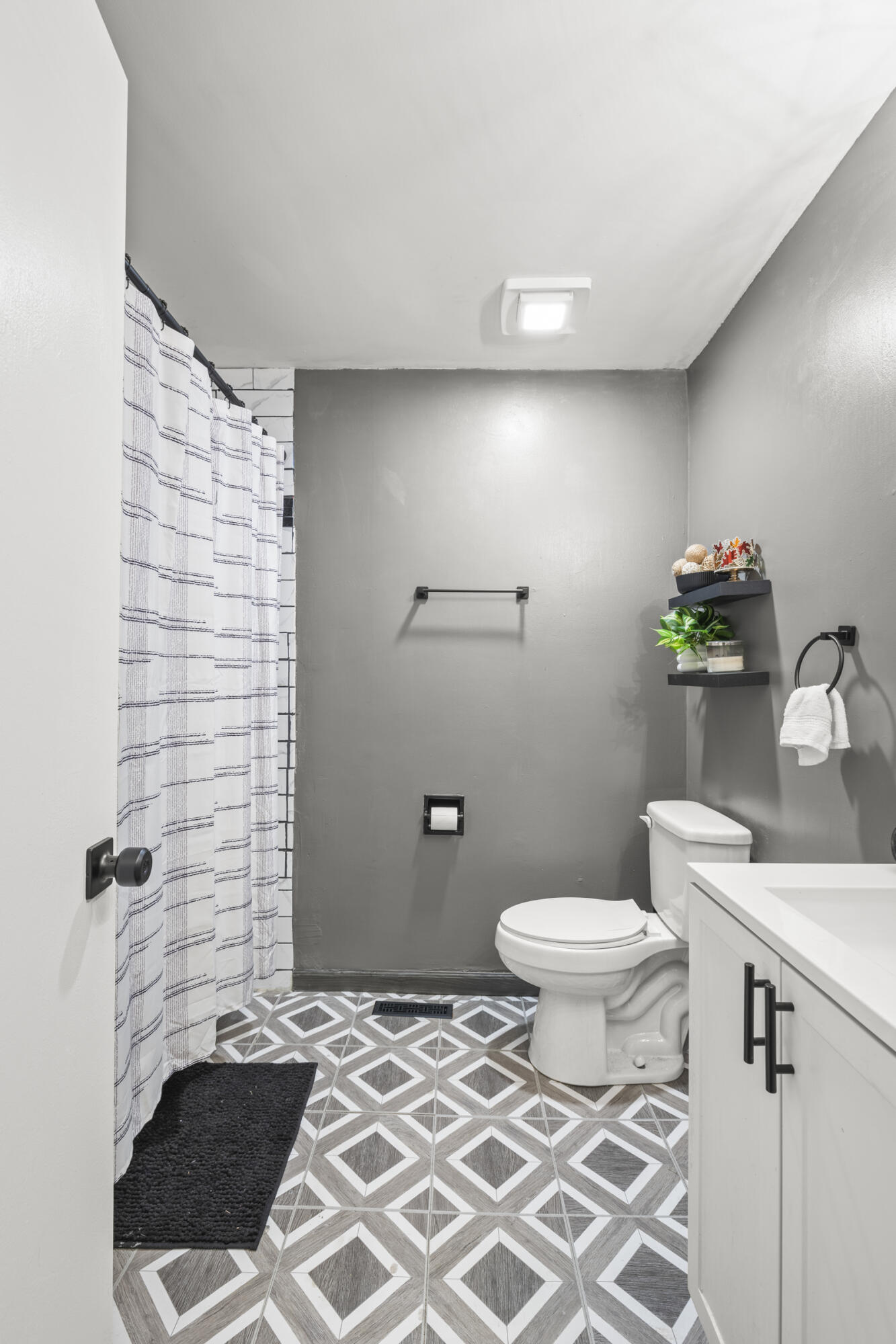 1076 Carol Jean Trail, Unit 22 Hixson, TN 37343 - Photo 23 of 32 Bathroom