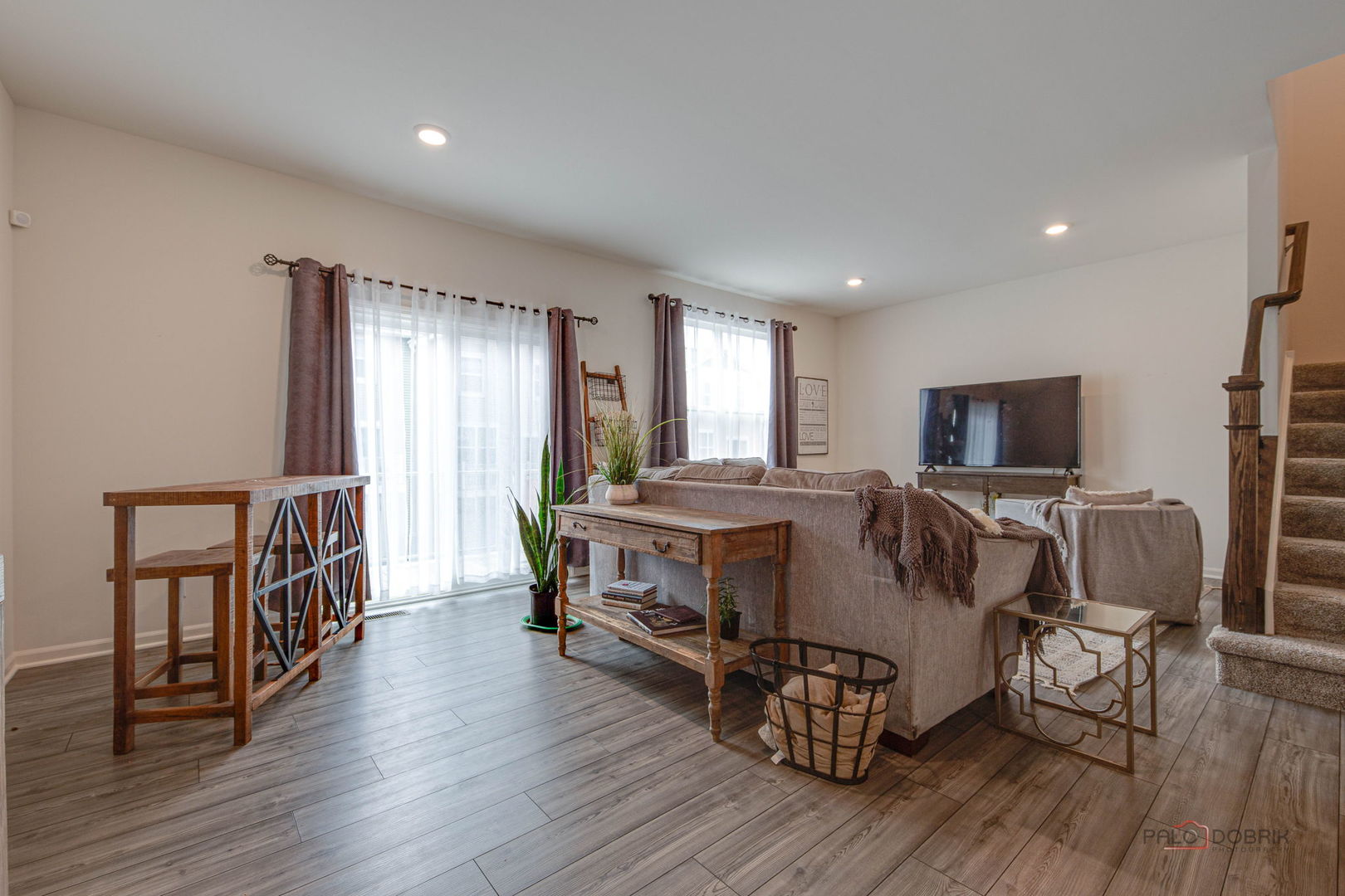 1017 Atterberg Road South Elgin, IL 60177 - Photo 4 of 24 Gallery Image 4