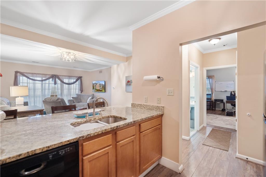 2445 Old Greentree Road, Unit 2B Carnegie, PA 15106 - Photo 5 of 25 Gallery Image 5