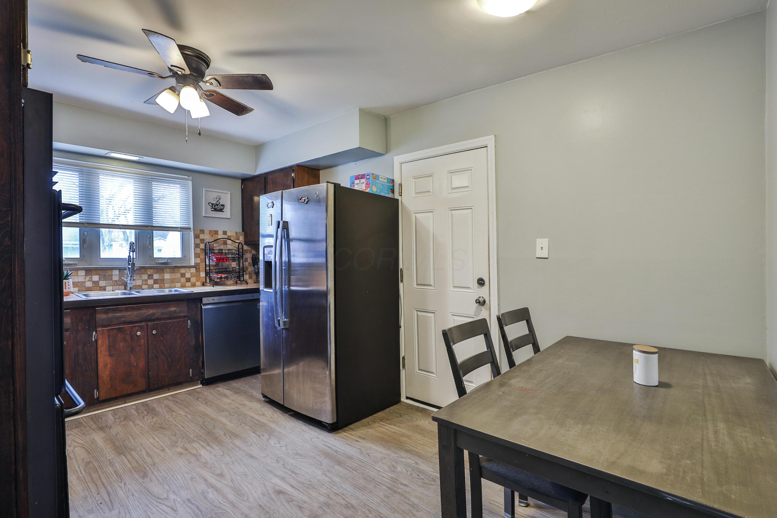 404 Old Village Road Columbus, OH 43228 - Photo 10 of 43 Eat-in Kitchen
