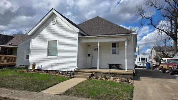 $139,900 | 310 West 2nd Street, Mount Carmel, IL 62863