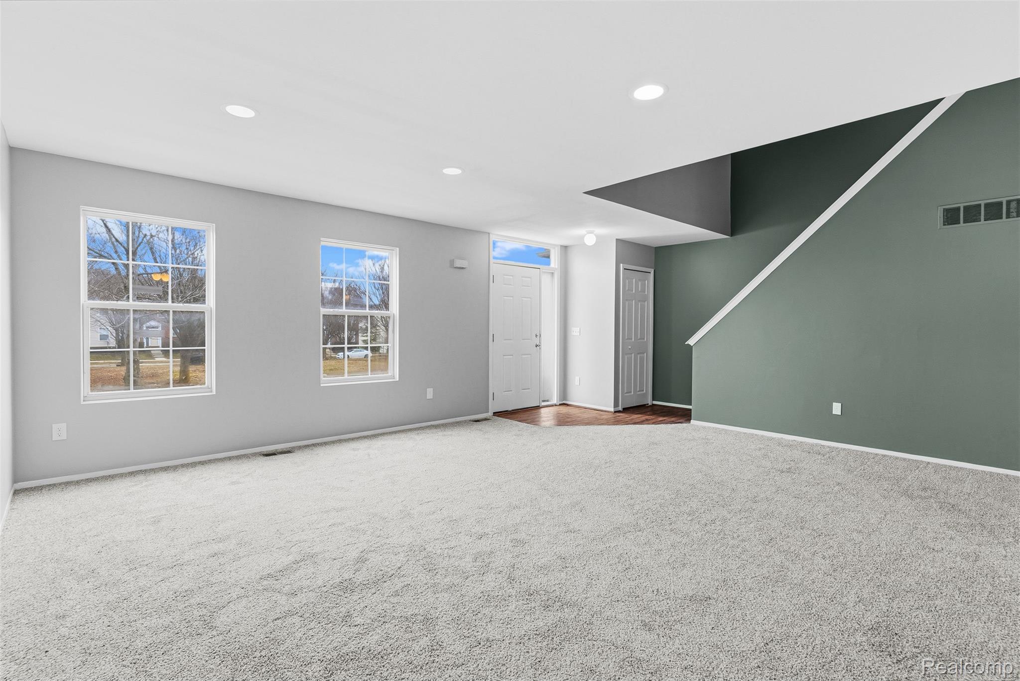 253 Stonegate West Pontiac, MI 48341 - Photo 10 of 40