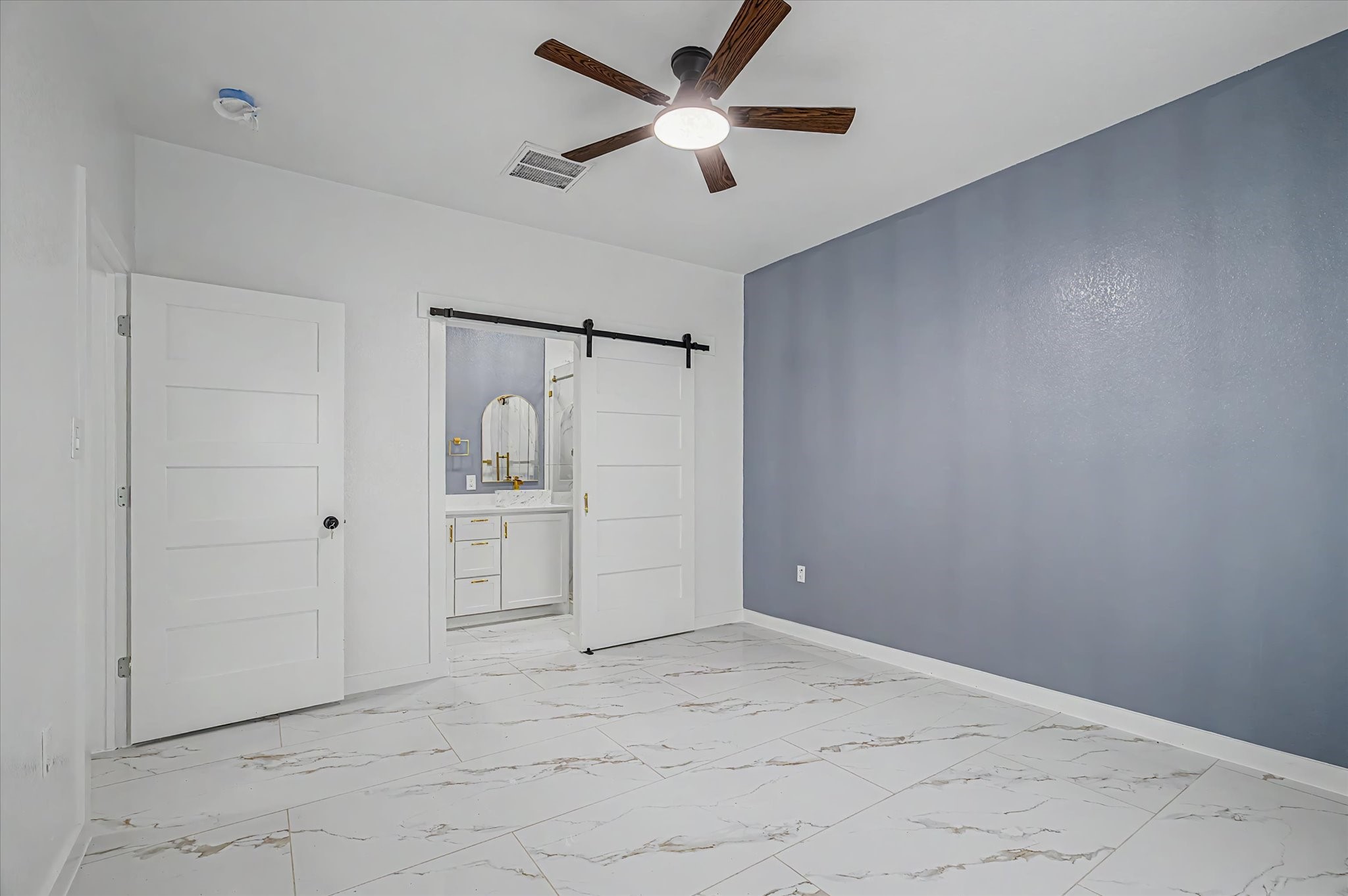 5919 Rietta Street Houston, TX 77016 - Photo 23 of 32 En-suite bathroom in primary bedroom