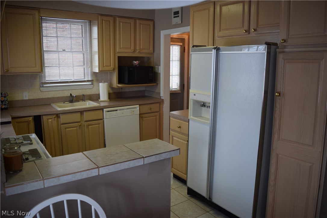 3666 Bainbridge Road Cleveland Heights, OH 44118 - Photo 10 of 30