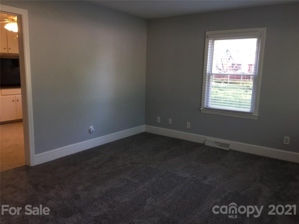 3633 Kempton Place Charlotte, NC 28208 - Photo 13 of 32 an empty room with a window