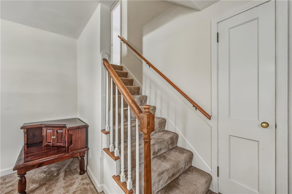 513 Dougherty Avenue Sharon, PA 16146 - Photo 13 of 28 a view of entryway with wooden floor