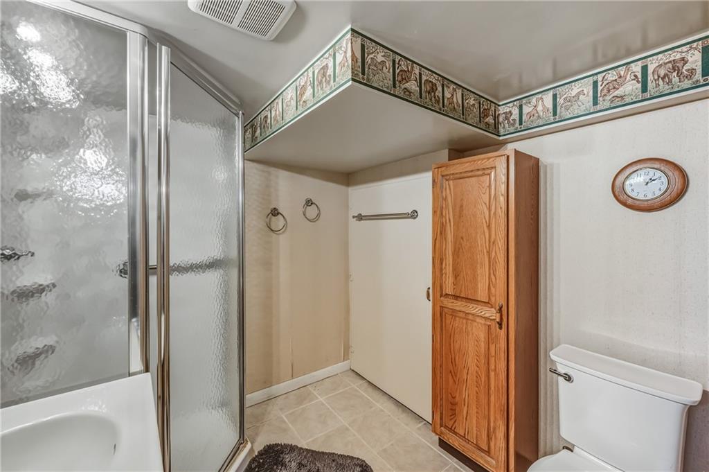 513 Dougherty Avenue Sharon, PA 16146 - Photo 19 of 28 a view of bathroom