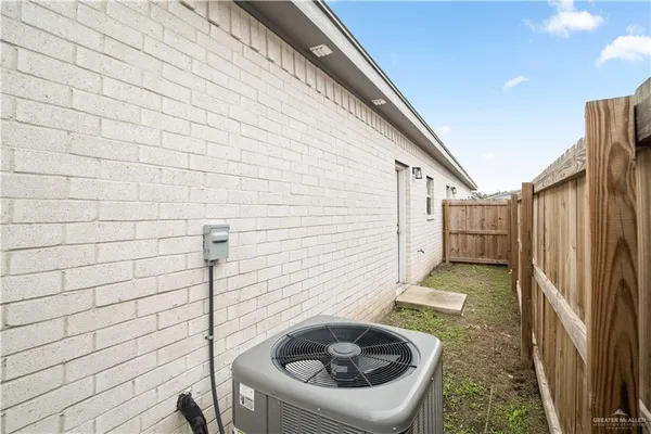 $1,275 | 1511 Playa Drive, Unit 2, Weslaco, TX 78596