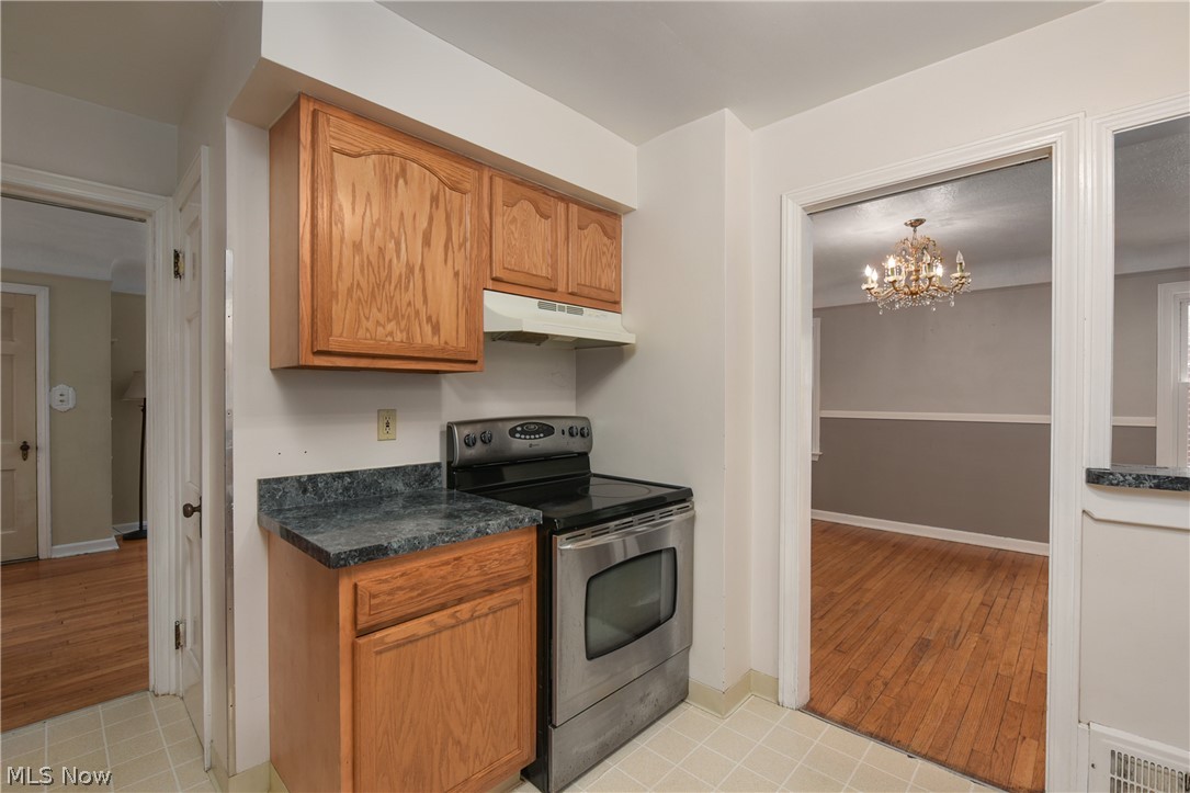 1148 Pennfield Road Cleveland, OH 44121 - Photo 15 of 32