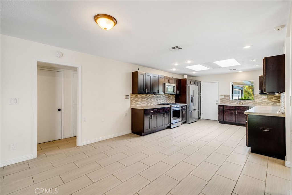 11610 Cornell Avenue Riverside, CA 92507 - Photo 8 of 33 Gallery Image 8