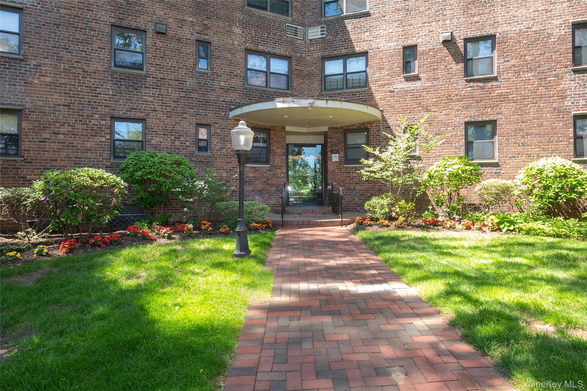 50 Brompton Road, Unit 3H Great Neck, NY 11021 - Photo 2 of 28