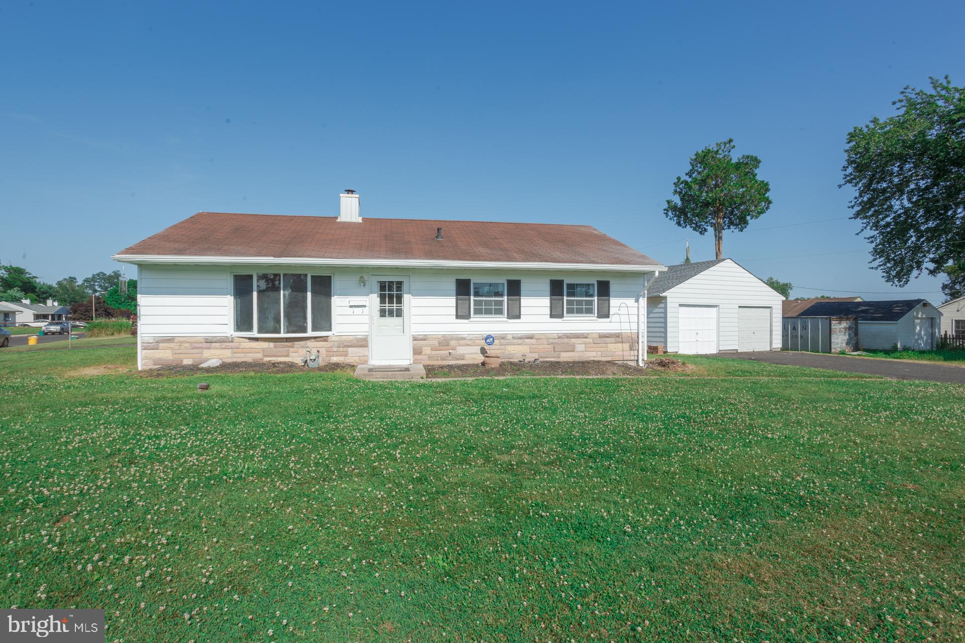 368 Devon Road Fairless Hills, PA 19030 - Photo 2 of 25 Gallery Image 2