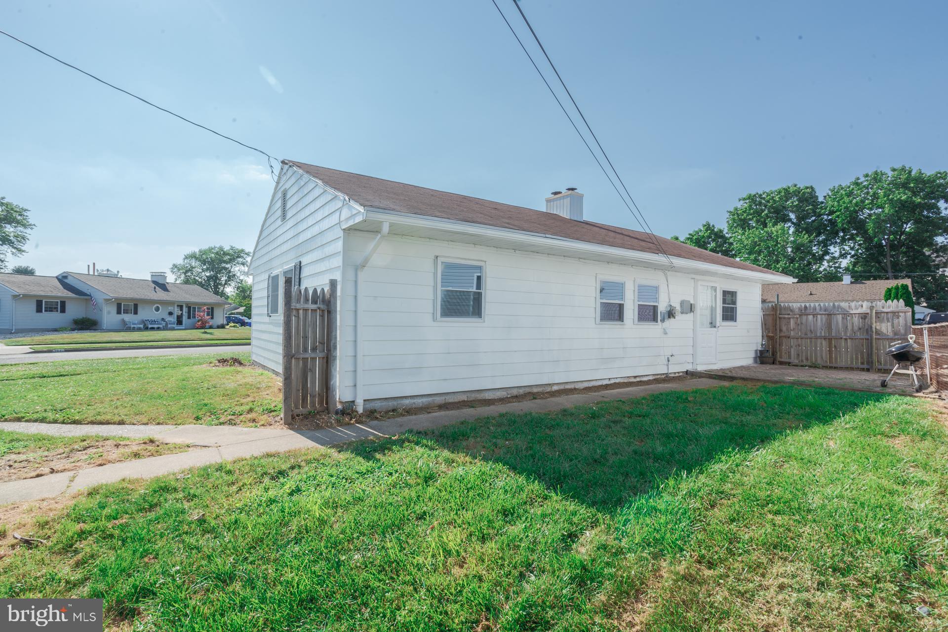 368 Devon Road Fairless Hills, PA 19030 - Photo 3 of 25 Gallery Image 3