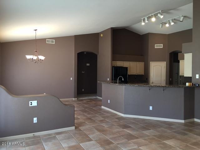 118 East Irvine Road Phoenix, AZ 85086 - Photo 21 of 61 Kitchen & dining