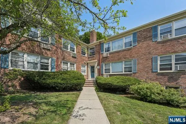$3,400 | 24 Hutton Avenue, Unit 38, West Orange, NJ 07052