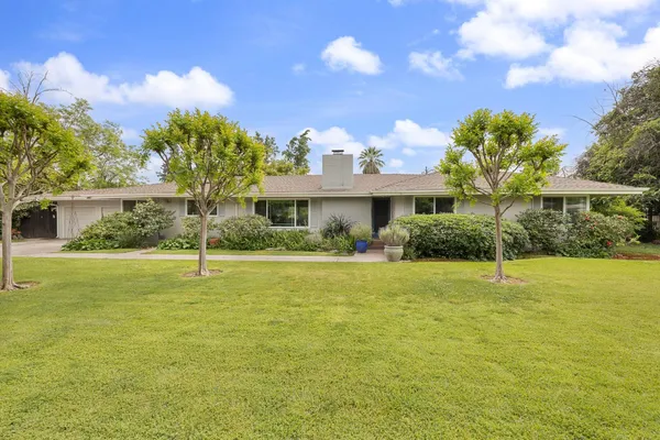 $525,000 | 324 East Hampton Way, Fresno, CA 93704