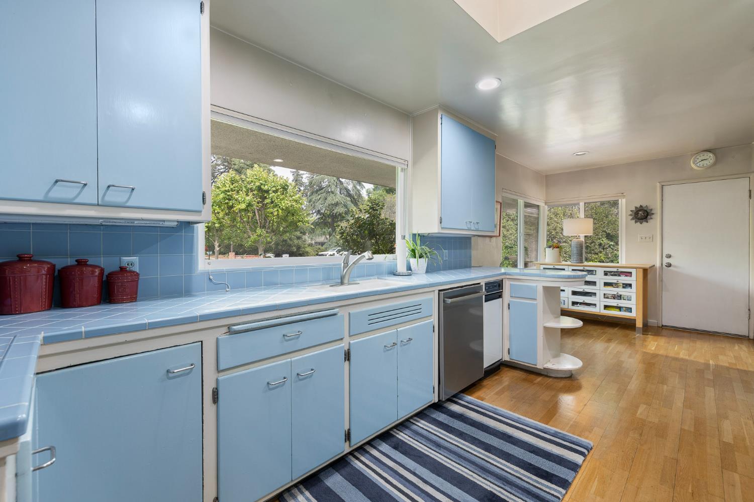 324 East Hampton Way Fresno, CA 93704 - Photo 17 of 49