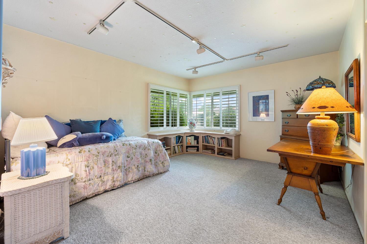 324 East Hampton Way Fresno, CA 93704 - Photo 31 of 49