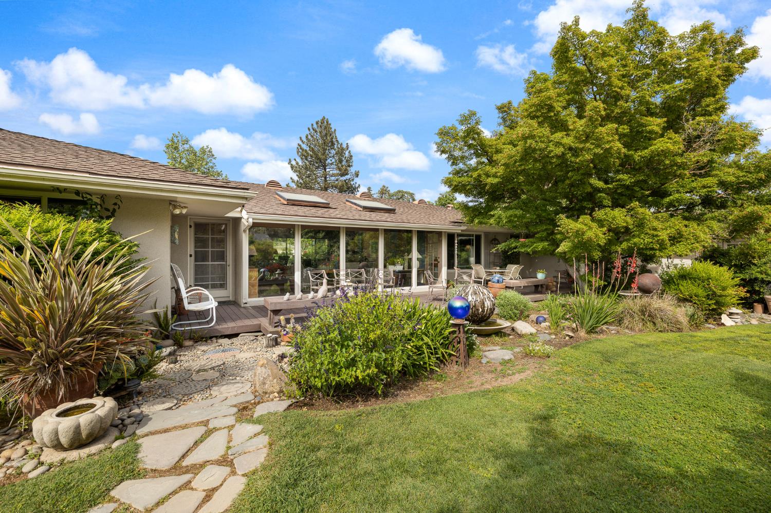 324 East Hampton Way Fresno, CA 93704 - Photo 37 of 49