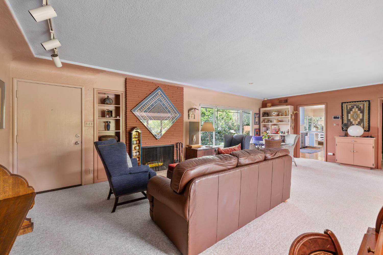 324 East Hampton Way Fresno, CA 93704 - Photo 5 of 49