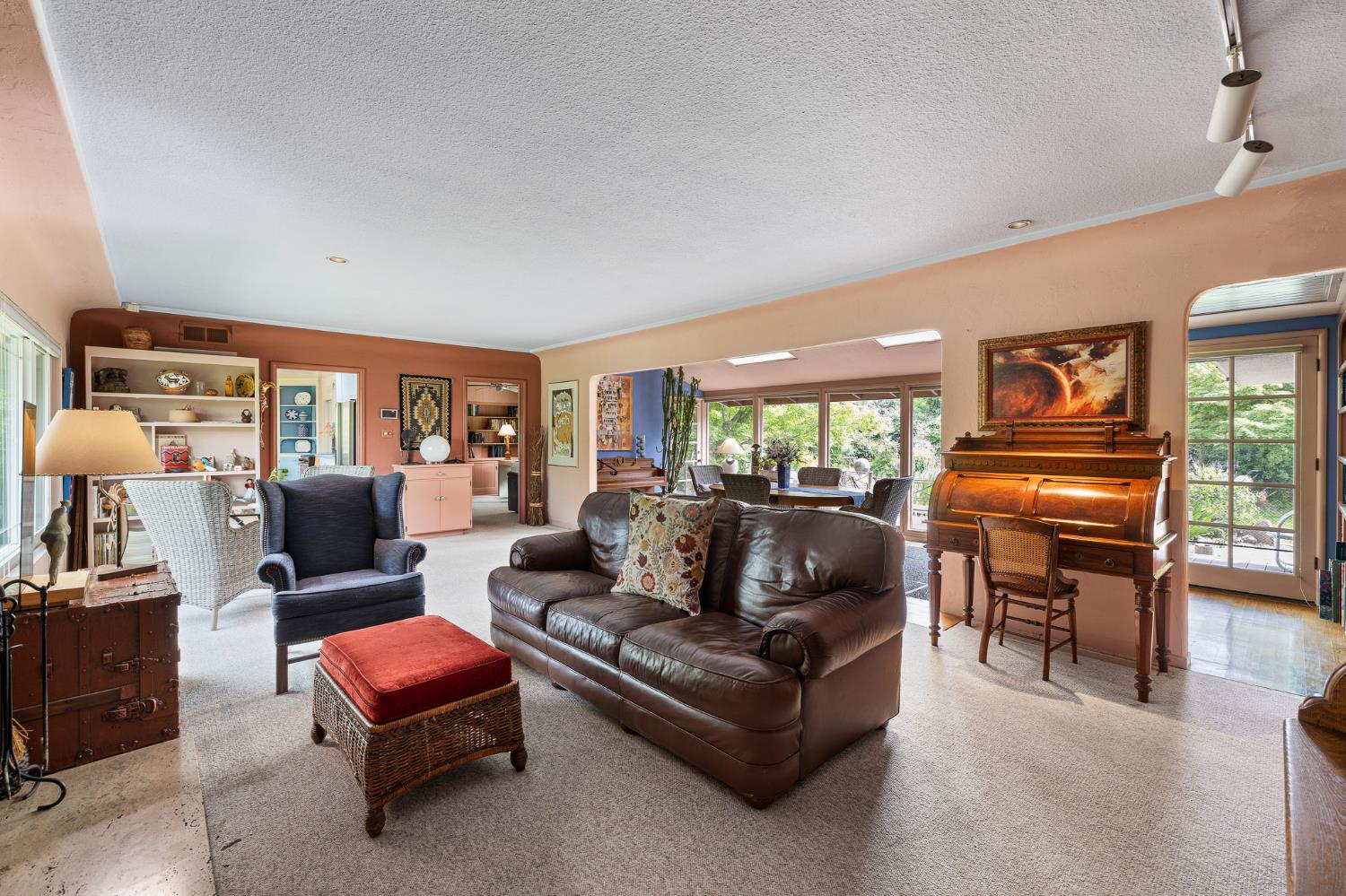 324 East Hampton Way Fresno, CA 93704 - Photo 7 of 49