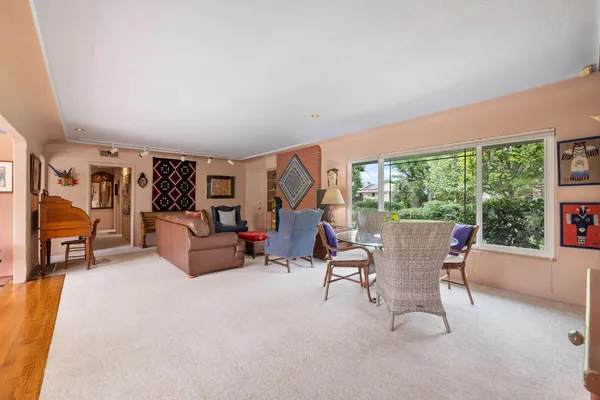 $525,000 | 324 East Hampton Way, Fresno, CA 93704