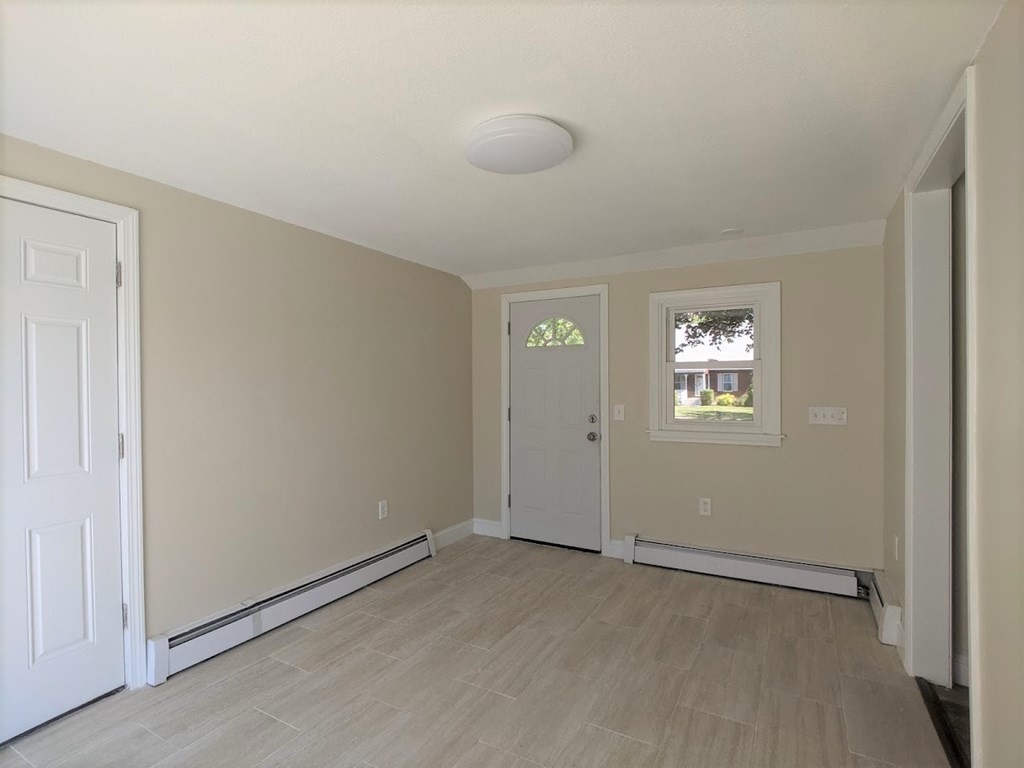 87 Country Road Agawam, MA 01001 - Photo 5 of 39 Gallery Image 5