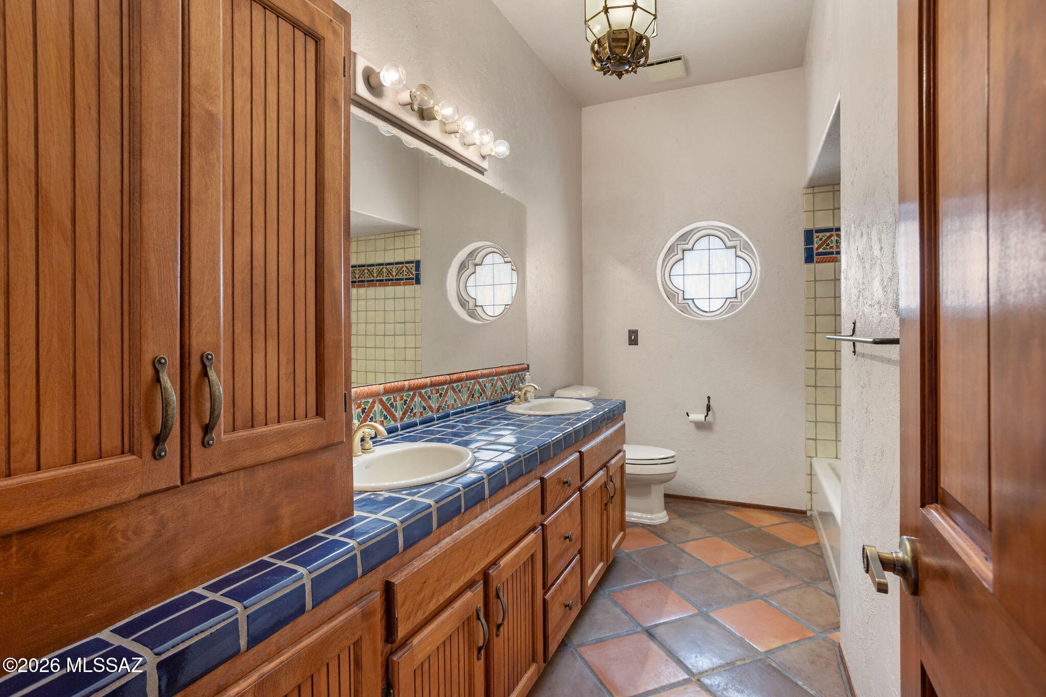 7171 South X9 Ranch Road Vail, AZ 85641 - Photo 25 of 50 Guest Bath 2 - double sinks, Tub/Shower