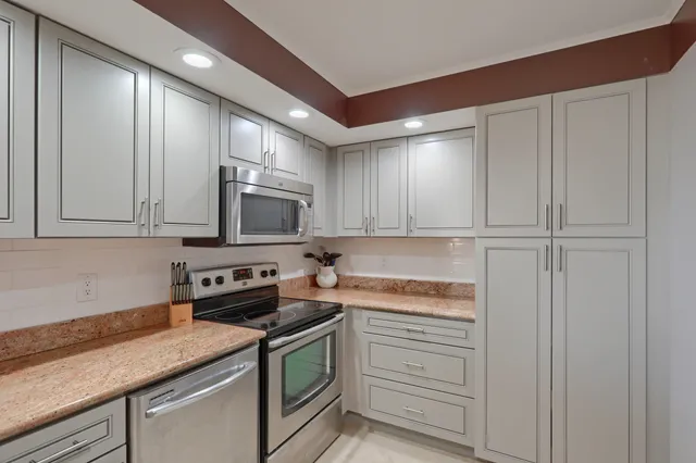 $3,000 | 2800 North Ocean Drive, Unit A4A, Singer Island, FL 33404