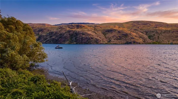 $475,000 | 2 Stennes Drive, Pateros, WA 98846