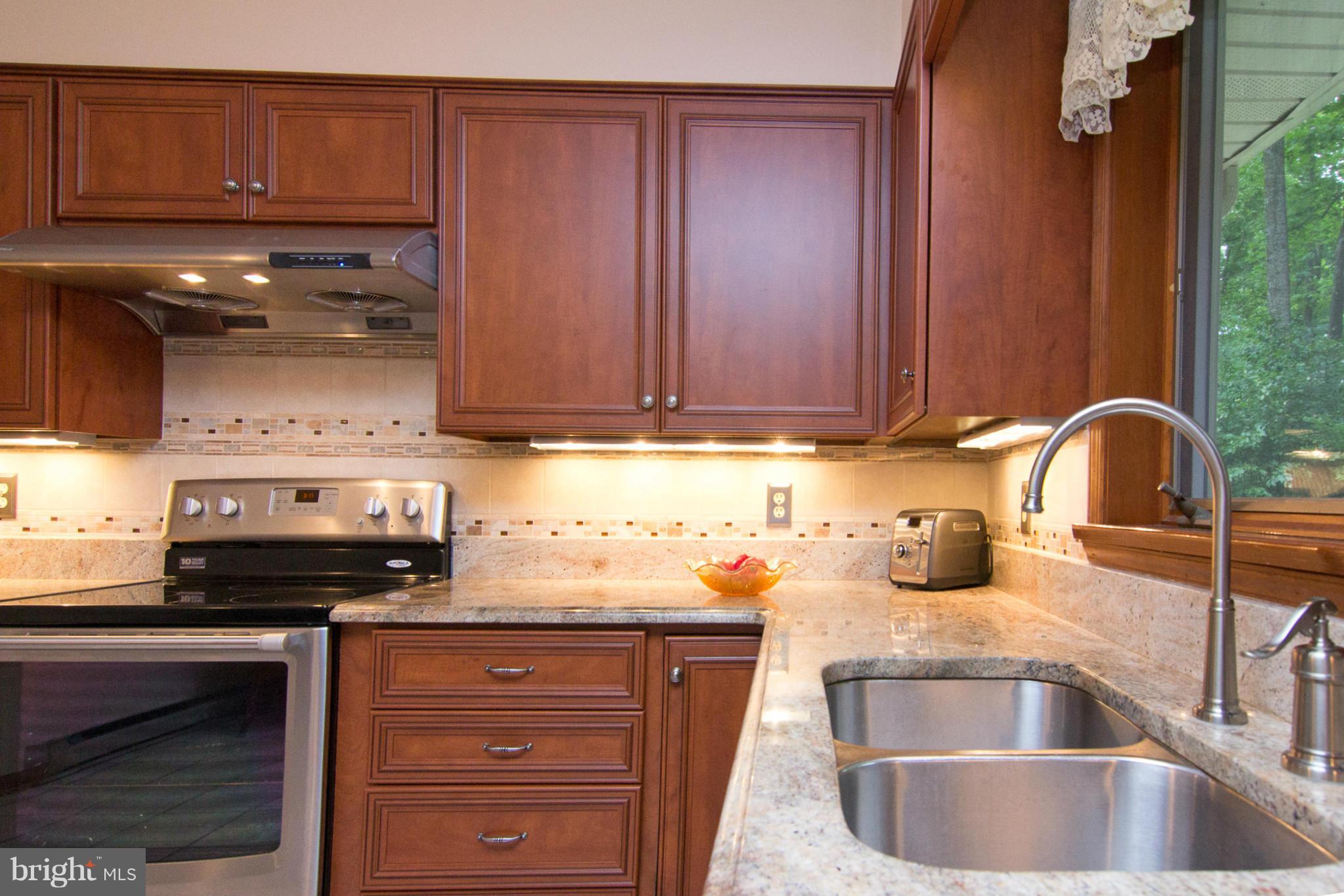 1091 Long Valley Road Westminster, MD 21158 - Photo 5 of 30 Kitchen w/stainless appliances