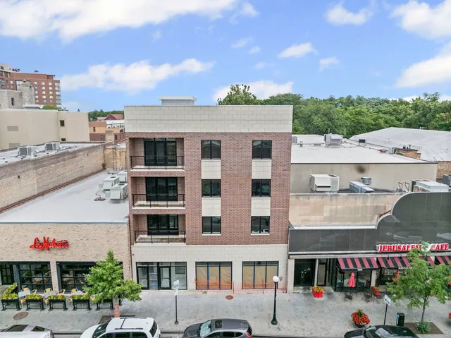 $4,000 | 1036 Lake Street, Unit 3S, Oak Park, IL 60301