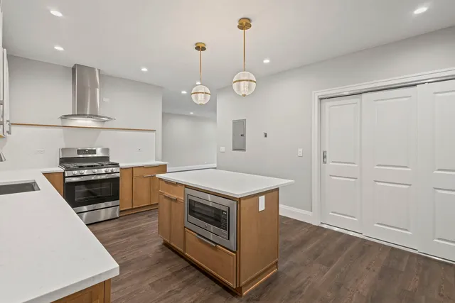 $4,000 | 1036 Lake Street, Unit 3S, Oak Park, IL 60301