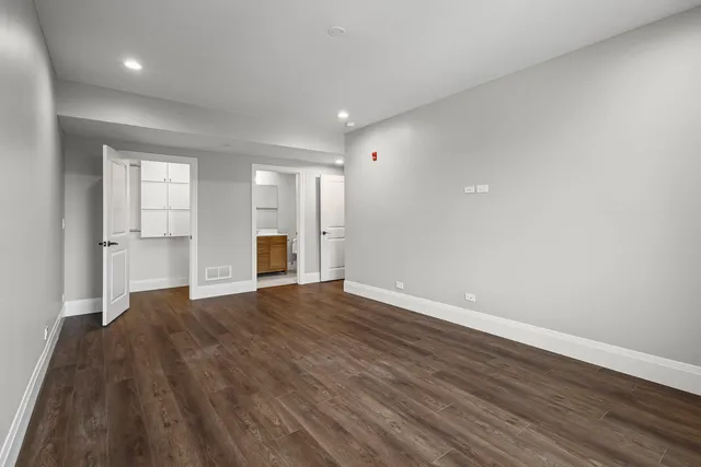 $4,000 | 1036 Lake Street, Unit 3S, Oak Park, IL 60301