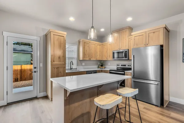 $864,000 | 63290 North W Ski Lane, Bend, OR 97703