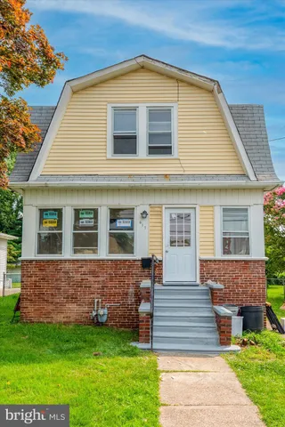 $1,700 | 417 Garfield Avenue, Unit 2, Folcroft, PA 19032