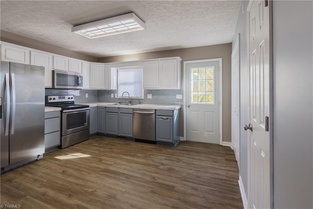 1812 North Main Street Mount Airy, NC 27030 - Photo 8 of 27